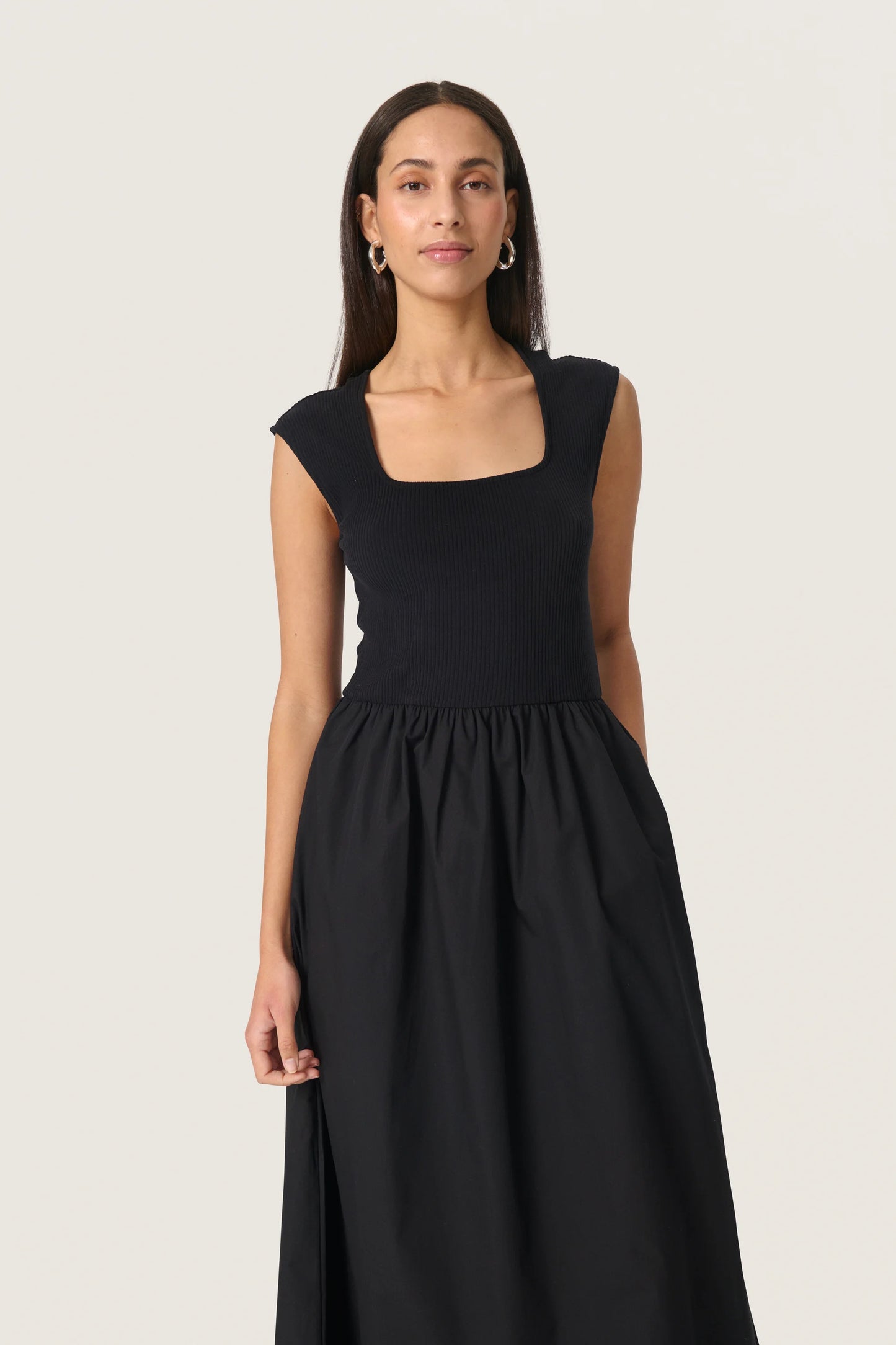 Simone Phoebe Dress in Black