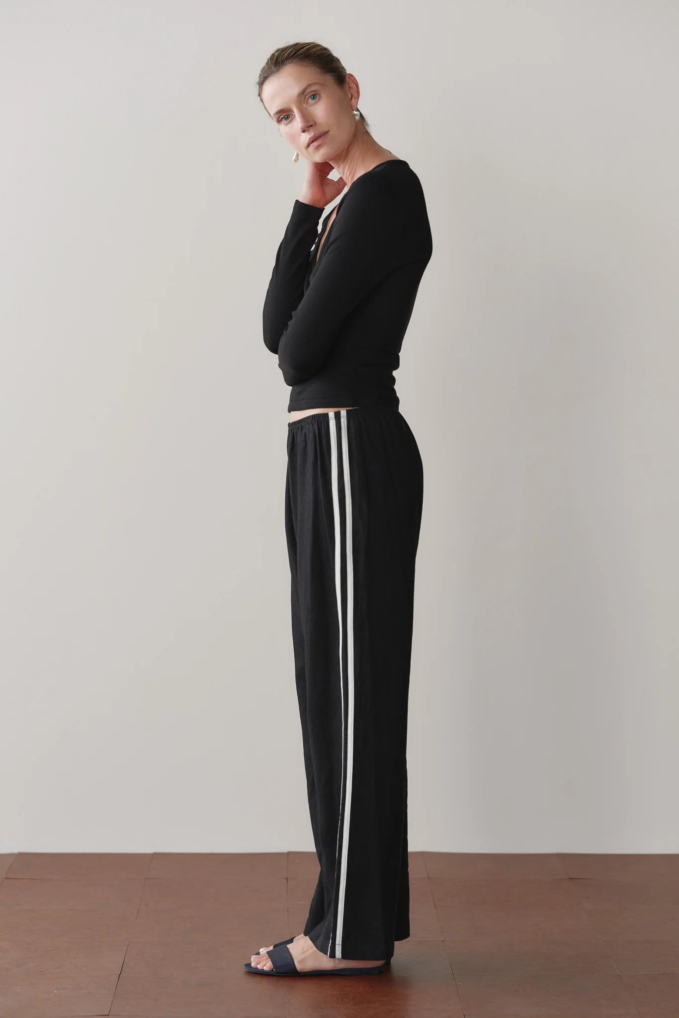 The Linen Crop Stripe Pant in Jet