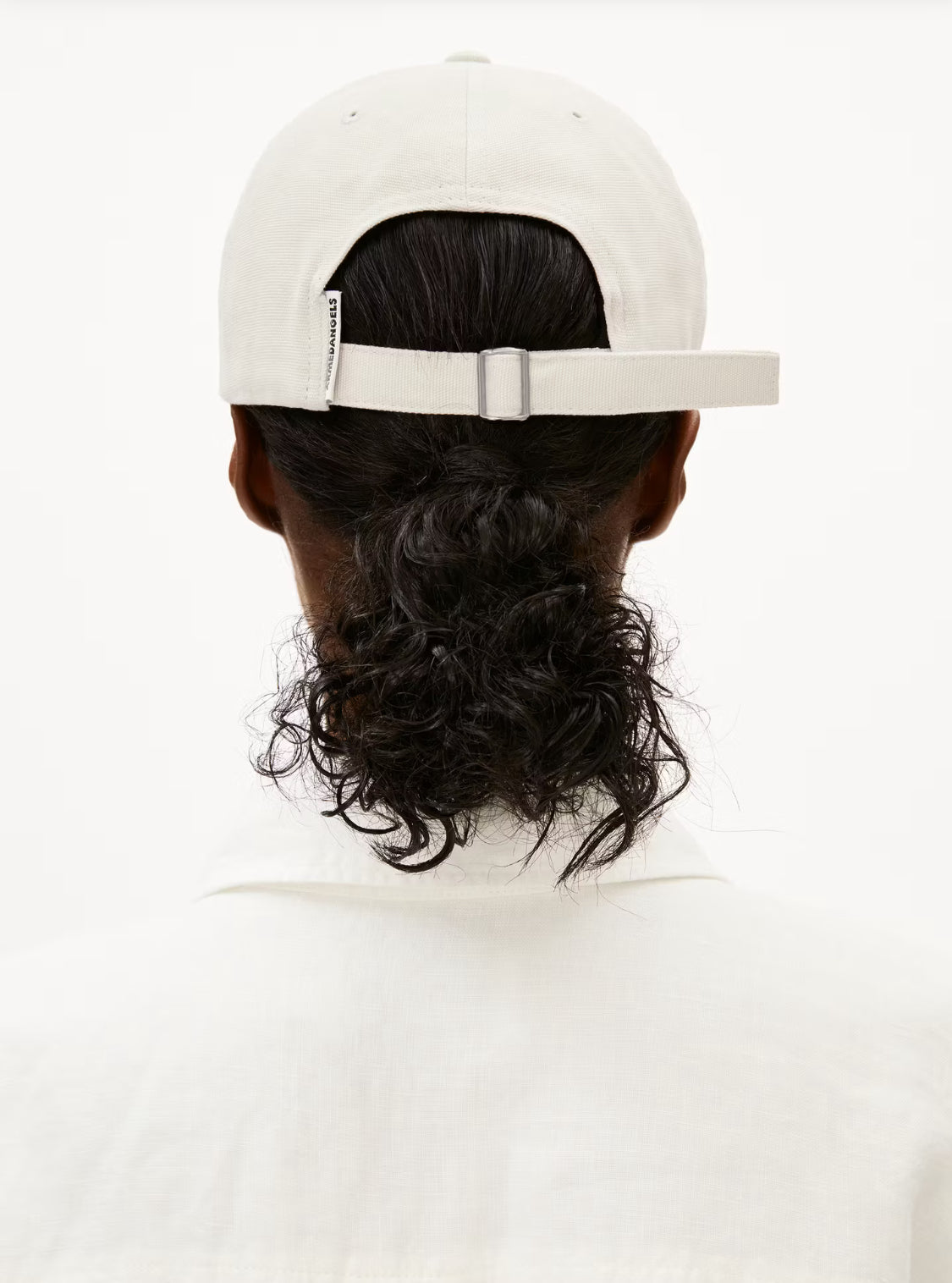 Yenaas Bold Cap in Oatmilk + Black