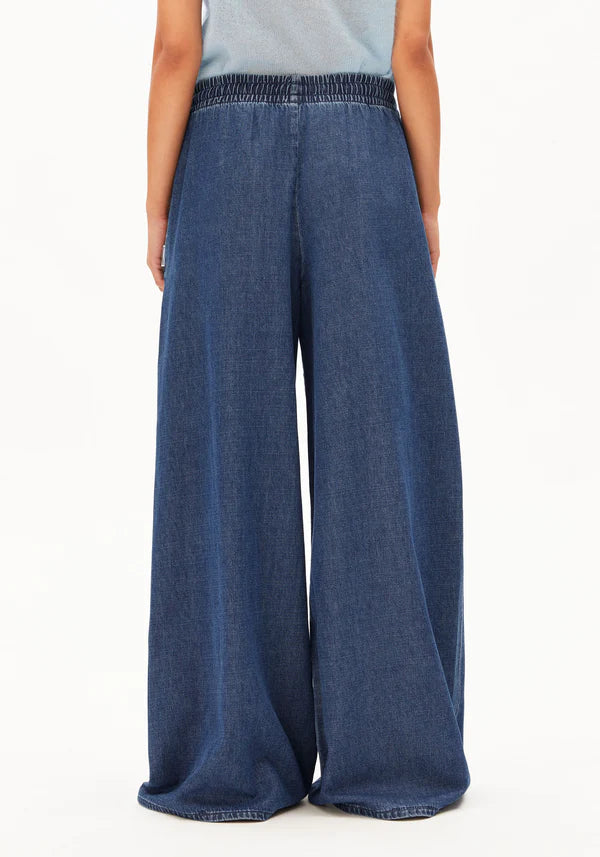 Kelaani Denim Pant in Eau