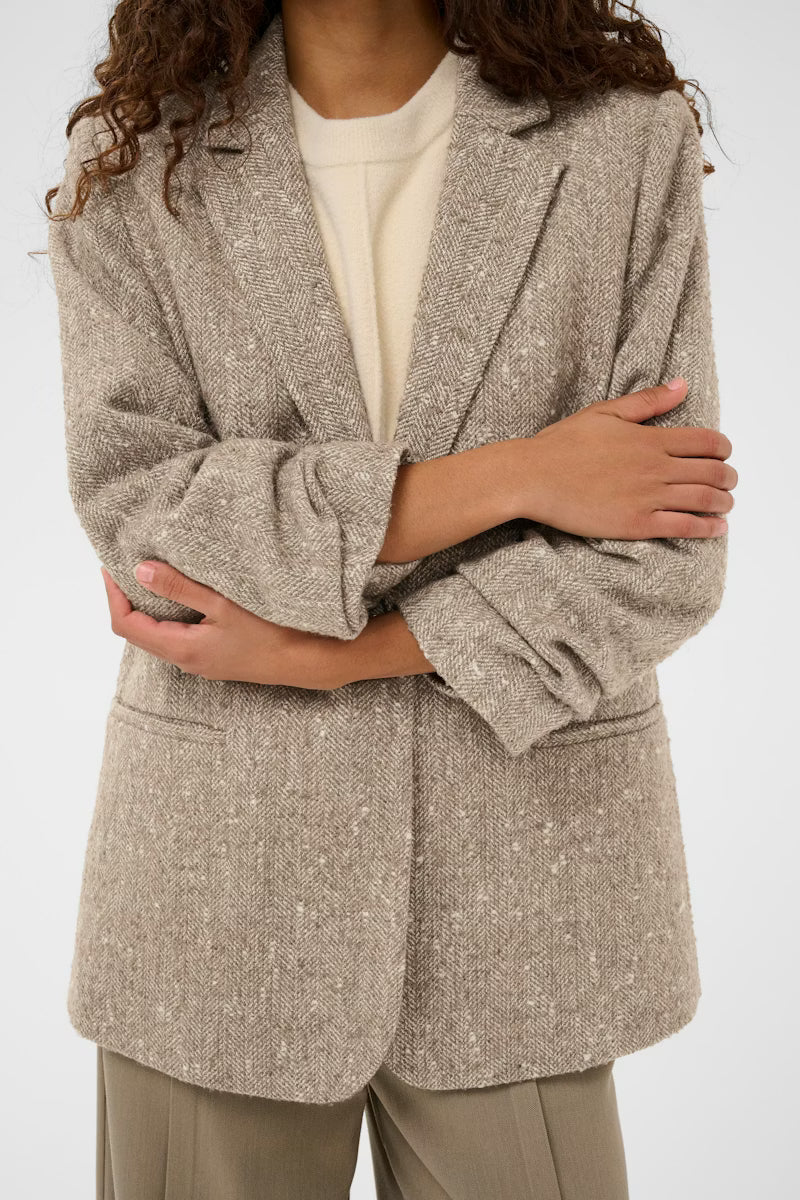 Oleia Blazer in 'Fossil + White'