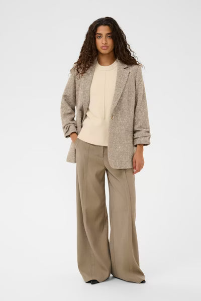 Oleia Blazer in 'Fossil + White'