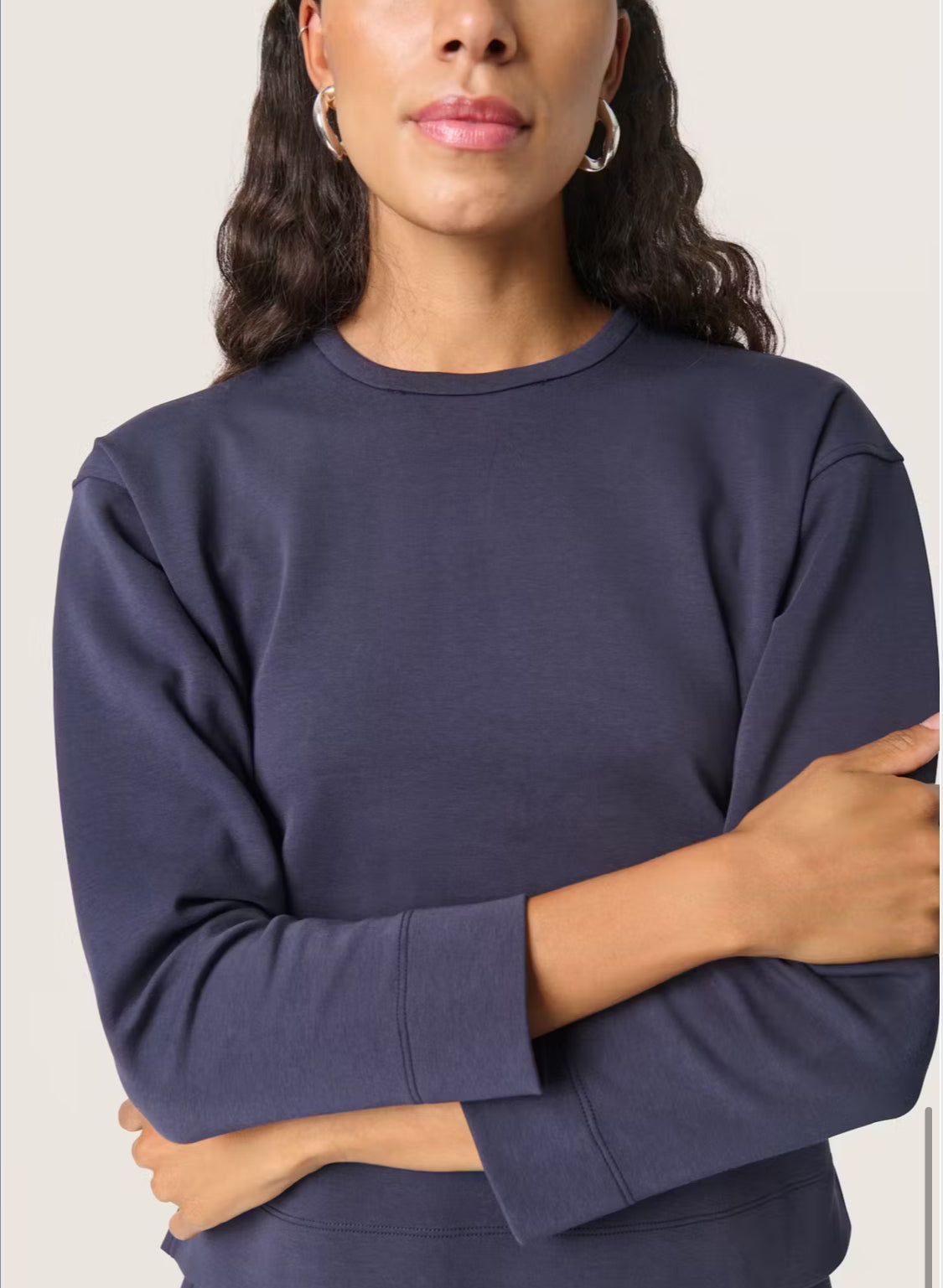 SOAKED IN LUXURY Magana Junia Sweatshirt in 'Night Sky'