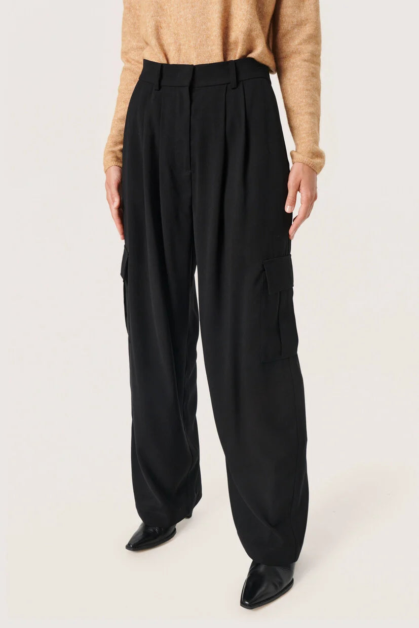 SOAKED IN LUXURY Shirley Cargo Trousers in Black
