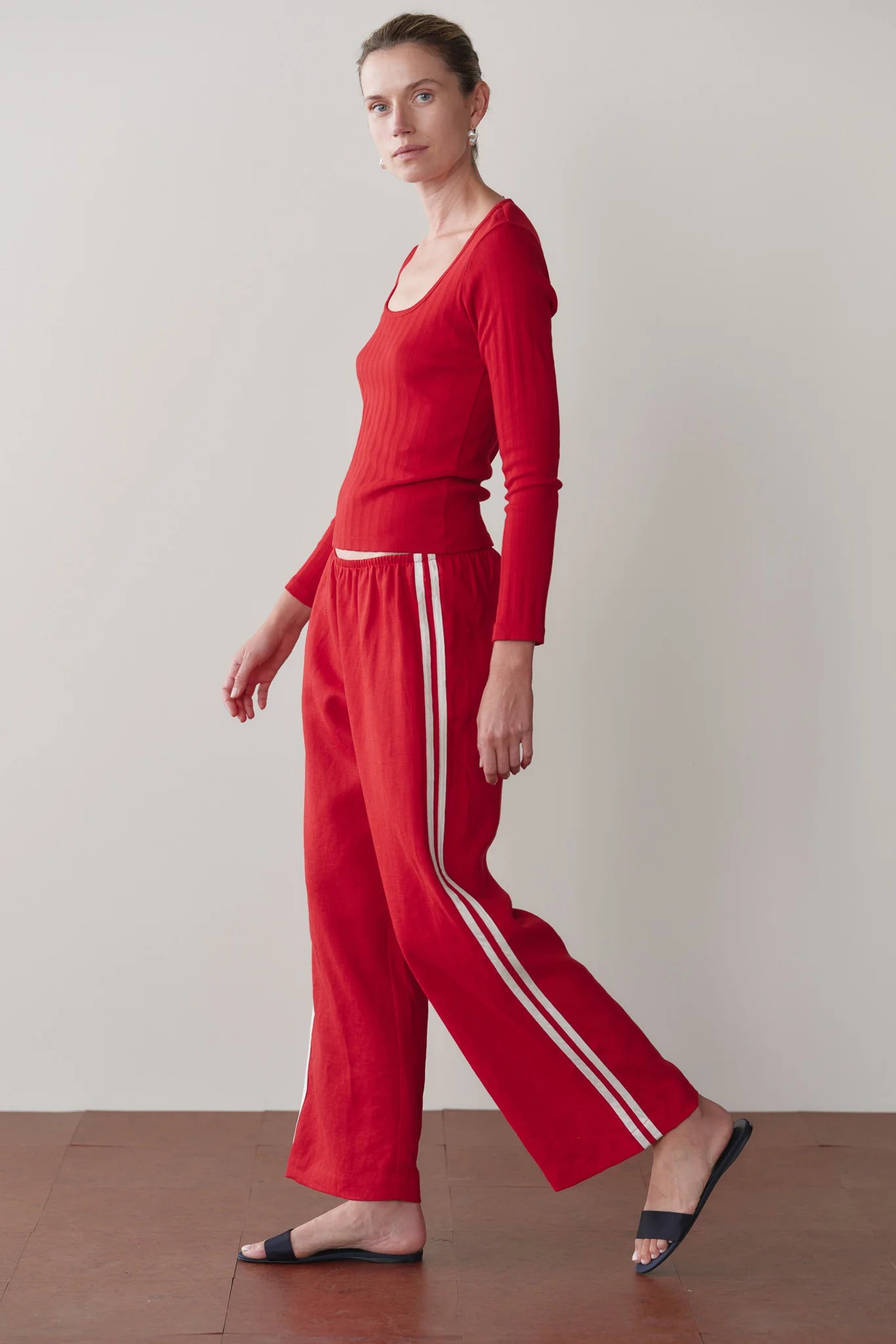 The Linen Crop Stripe Pant in Bell Pepper