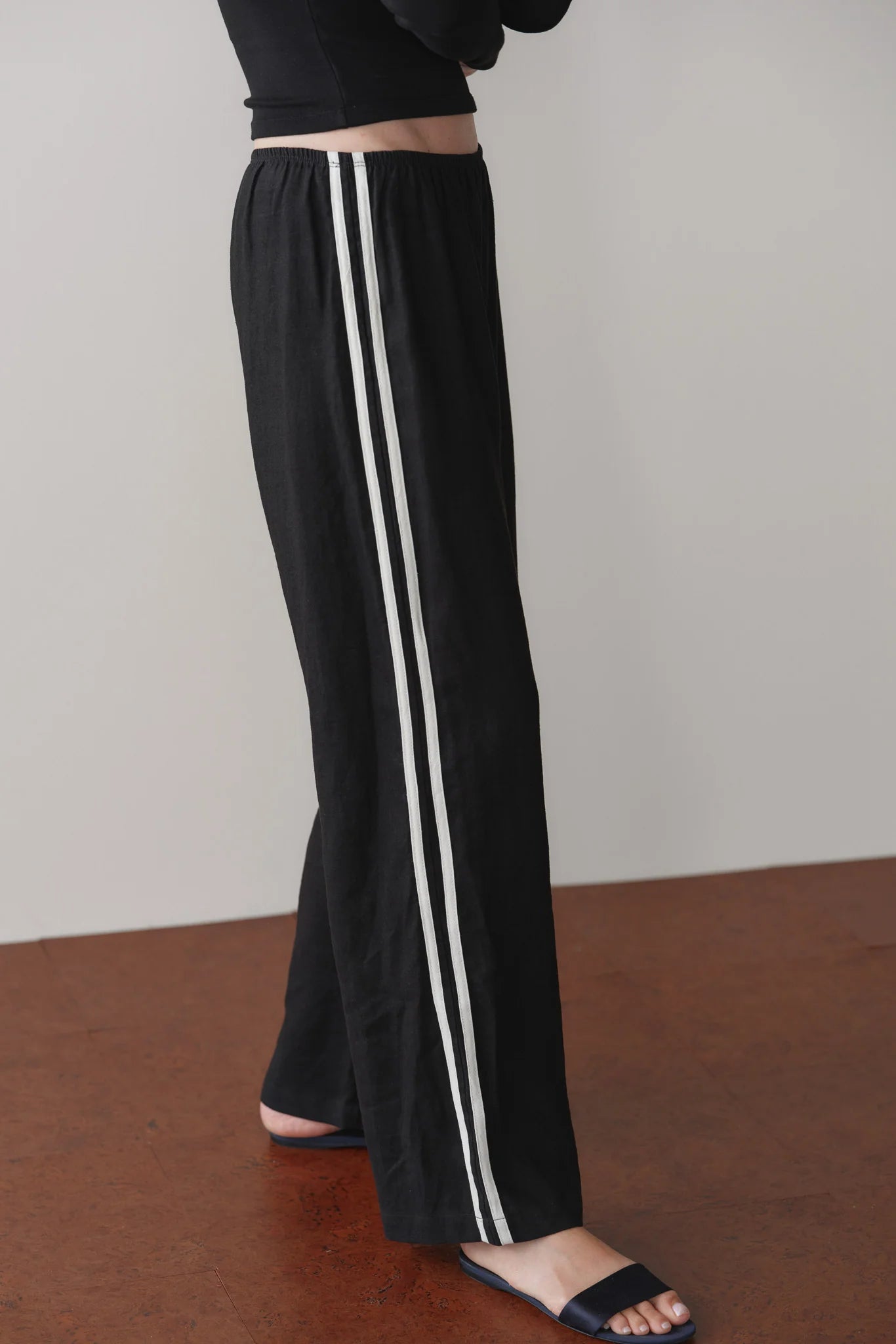The Linen Crop Stripe Pant in Jet